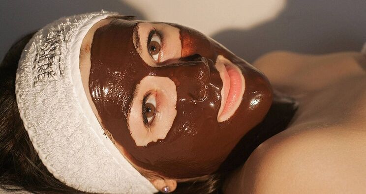 maschera al cacao per il ringiovanimento della pelle