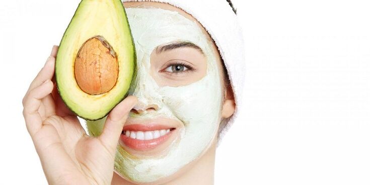 maschera con avocado per il ringiovanimento della pelle