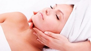 massaggio per il ringiovanimento della pelle a casa